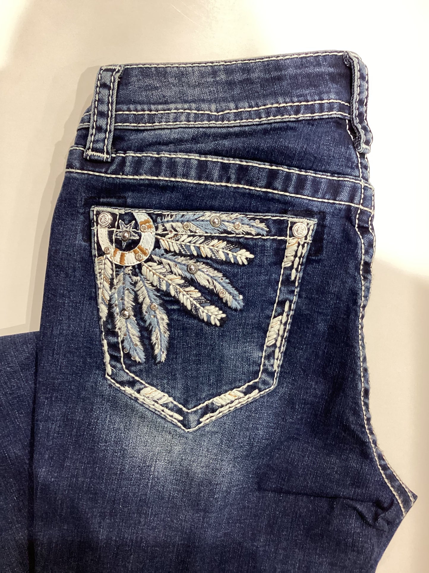 GRACE IN LA FEATHERS MID RISE EASYFIT BOOTCUT JEANS