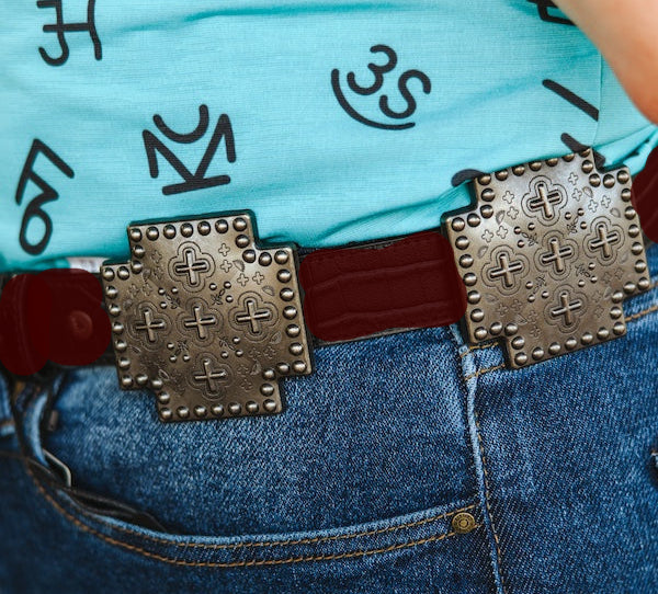 BROWN GATOR LEATHER CROSS CONCHO BELT