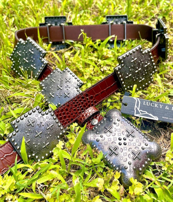 BROWN GATOR LEATHER CROSS CONCHO BELT