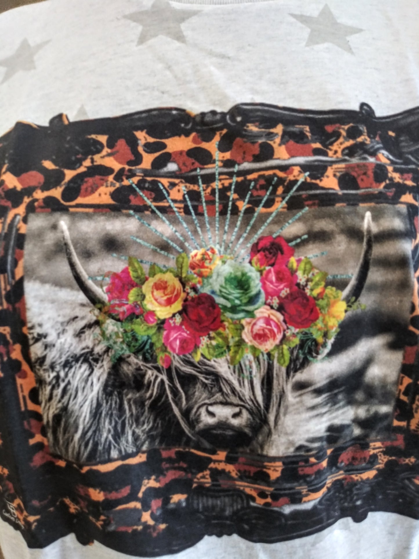 HIGHLAND COW WITH FLORAL CROWN STAR TEE in OATMEAL