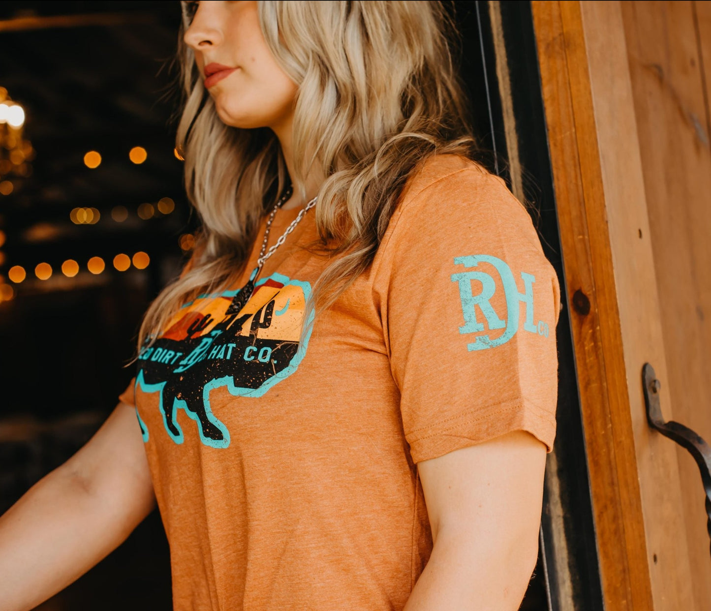 RED HAT CO BILLBOARD TEE SHIRT in HEATHER AUTUMN