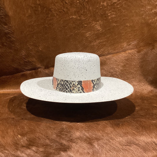 ATWOOD OPEN CROWN WHITE & BLACK FELT HAT - PYTHON BAND