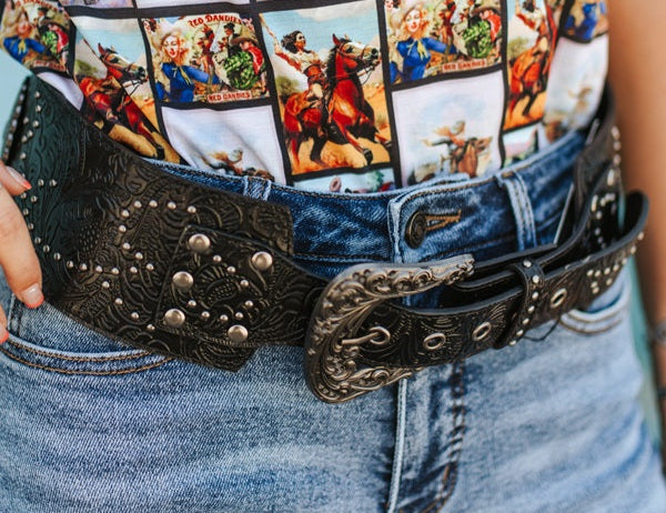 BLACK TOOLED LEATHER STUDDED WIDE CONCHO BELT