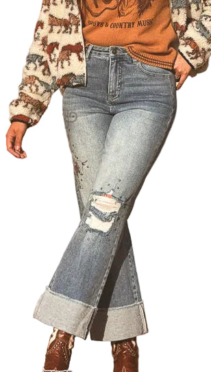 MID-WASH STUDDED BRONCO PRINT CUFFED CROP JEANS