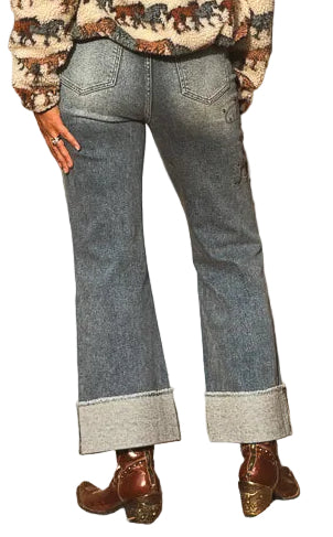 MID-WASH STUDDED BRONCO PRINT CUFFED CROP JEANS