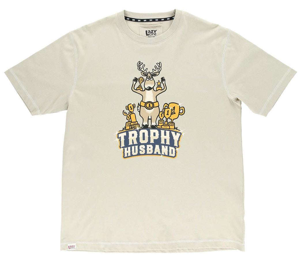 MEN'S "TROPHY HUSBAND" BUCK PJ TEE -GREY