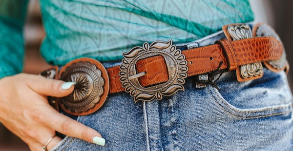 BROWN GATOR LEATHER SILVER CONCHO BELT