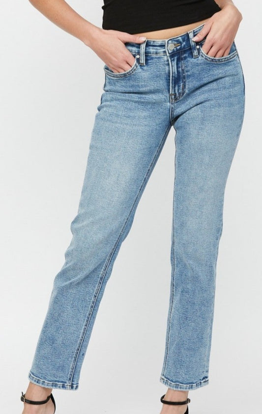 MID RISE STRAIGHT JEANS in LIGHT WASH
