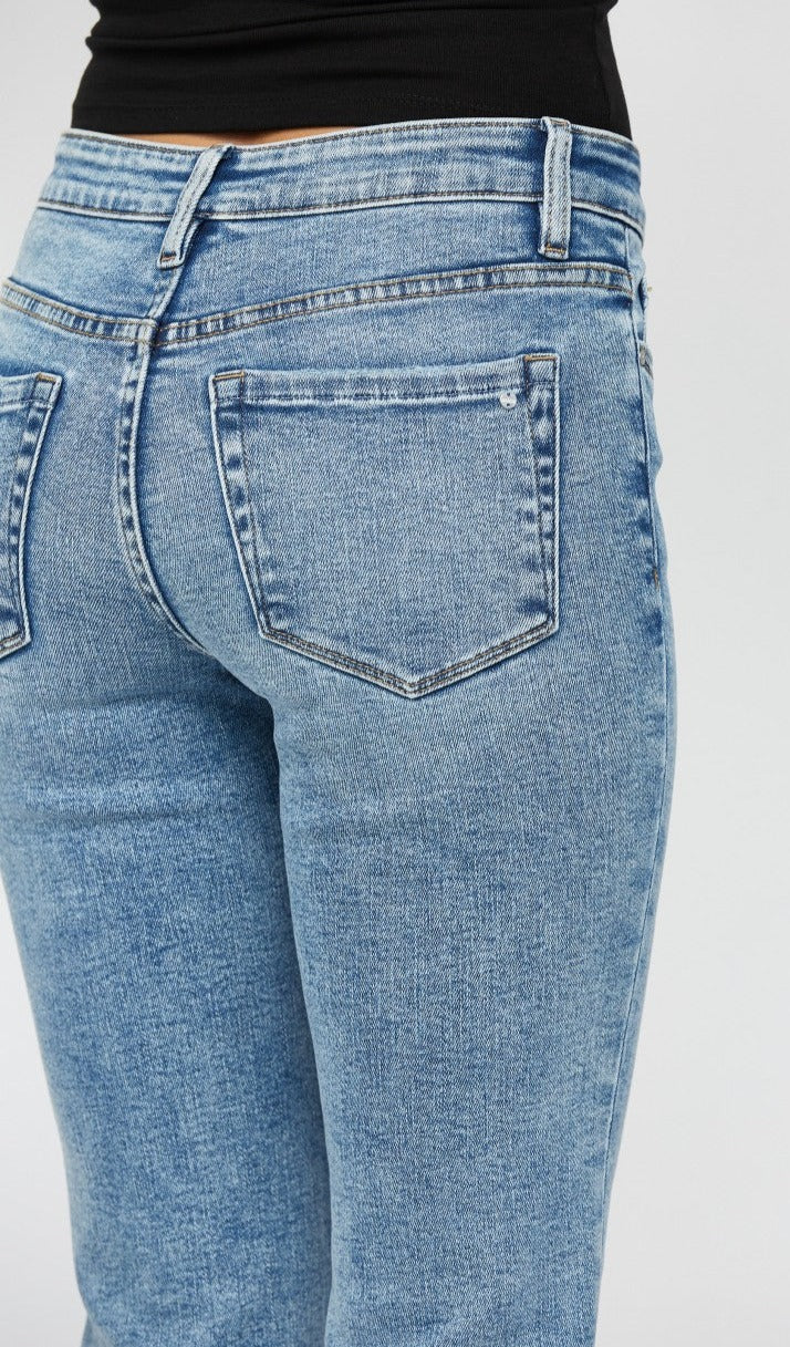 MID RISE STRAIGHT JEANS in LIGHT WASH
