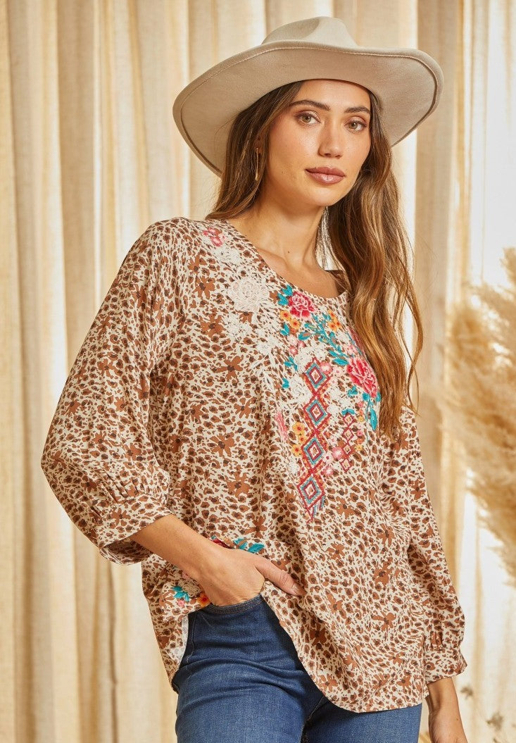 SAVANNAH JANE TAUPE/MOCHA FLORAL PRINT EMBROIDERED TOP