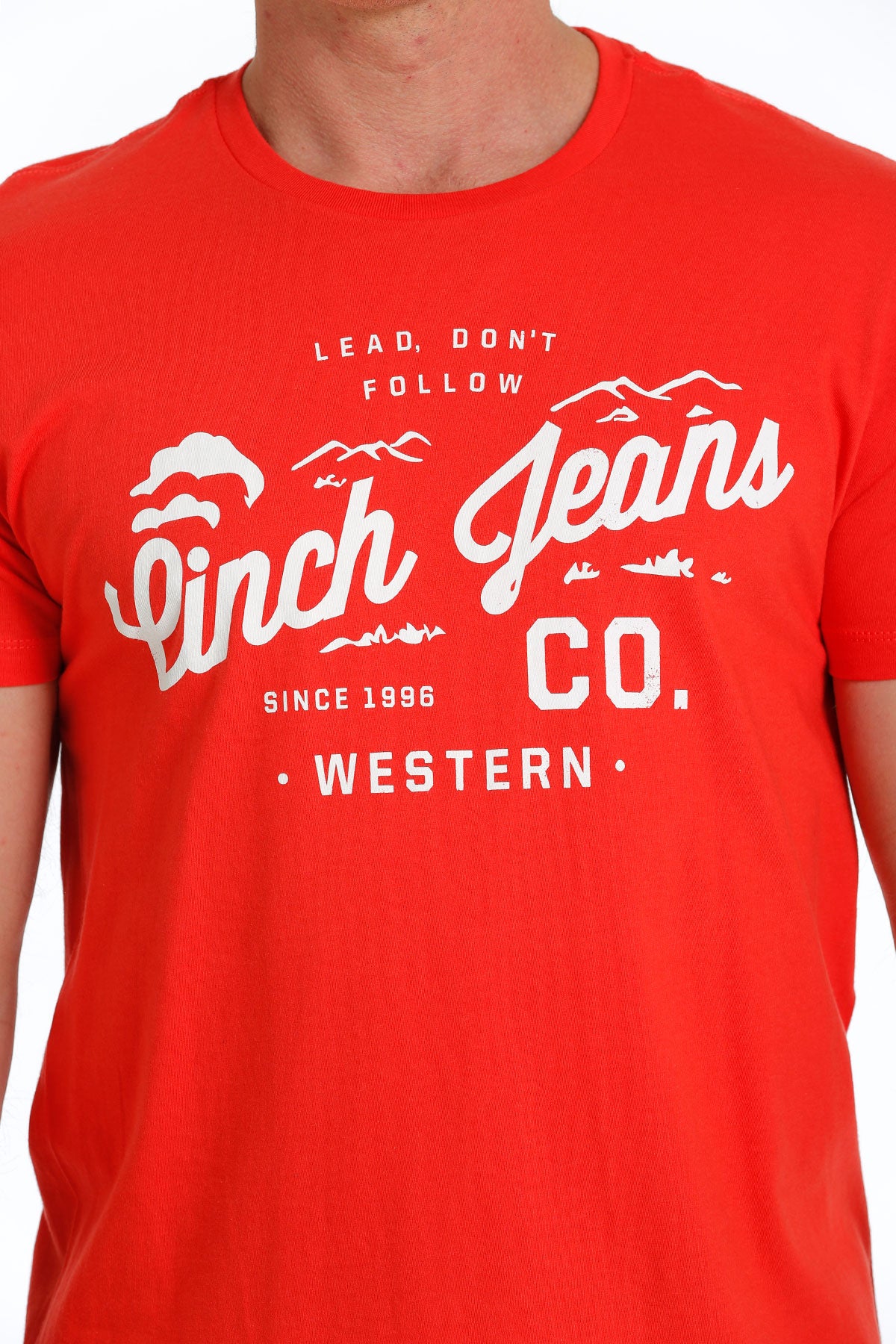 CINCH MEN'S LEAD DON'T FOLLOW SHORT SLEEVE GRAPHIC T-SHIRT - RED