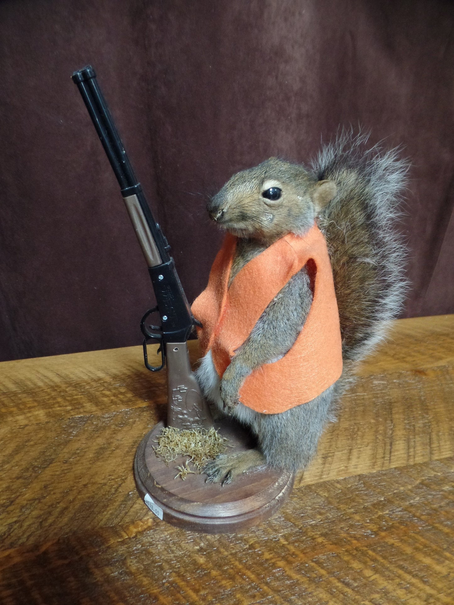 Hunting Squirrel Mount