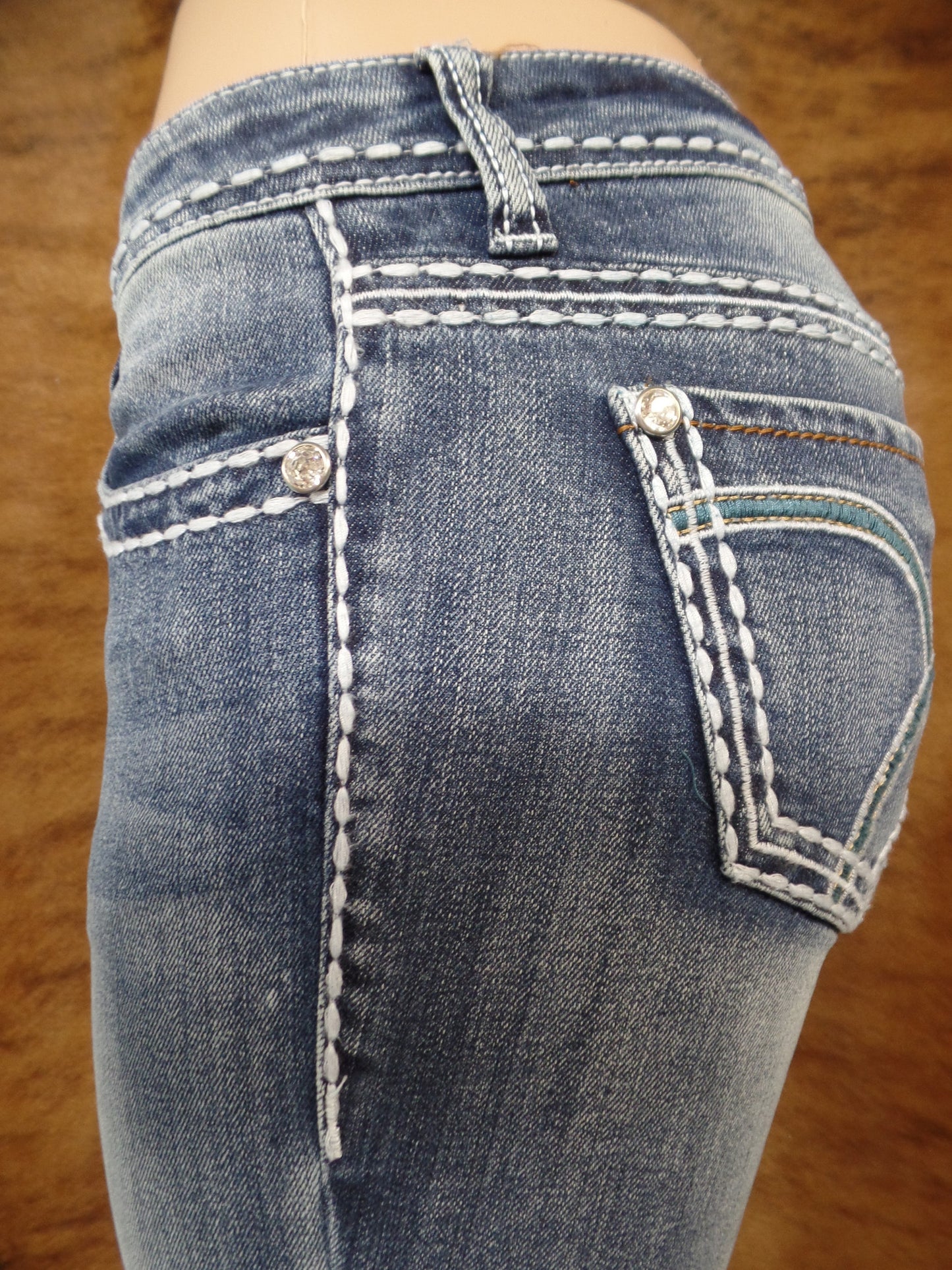 Charme By Grace In LA Cuffed Capri