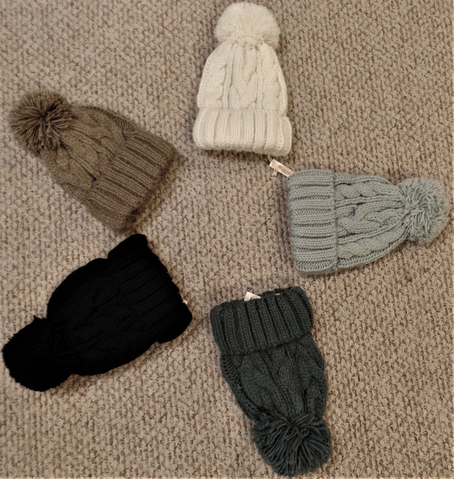 CABLE KNIT POMPOM BEANIE 5 COLORS