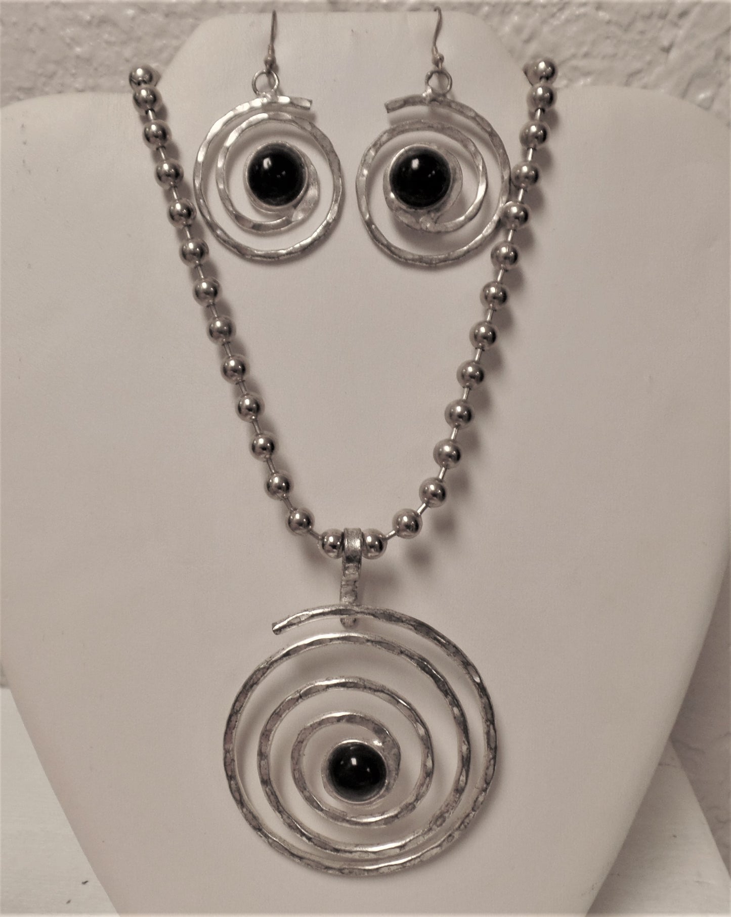 Silver/Onyx Pendant & Earrings Set
