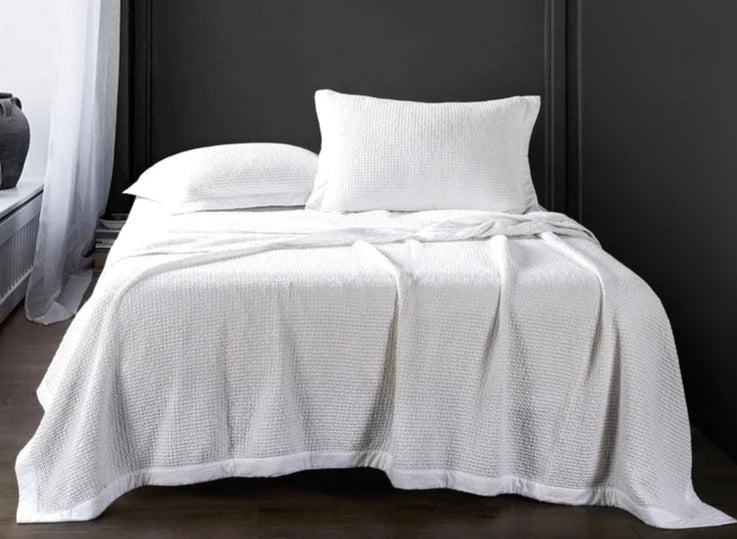 WAFFLE WEAVE COTTON COVERLET in WHITE, FULL/QUEEN