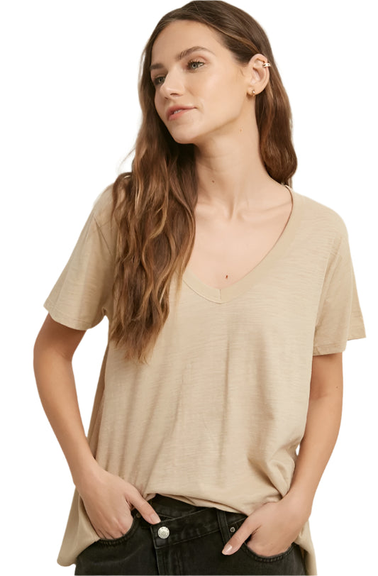 RELAXED COTTON V-NECK SHORT SLEEVE TOP in TAUPE